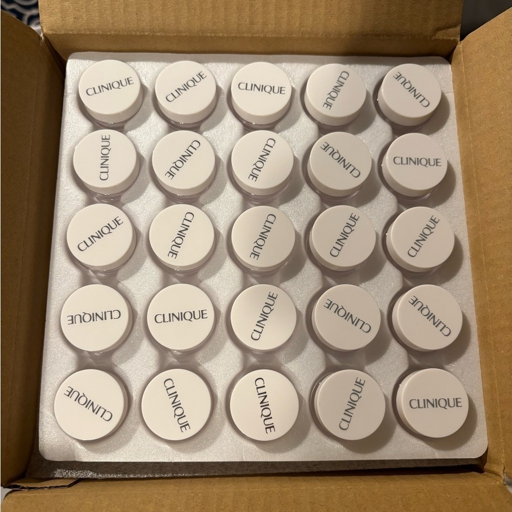 50x Clinique Dramming Jars Empty Pot Makeup Sample Plastic Small
Container NEW - Picture 1 of 5